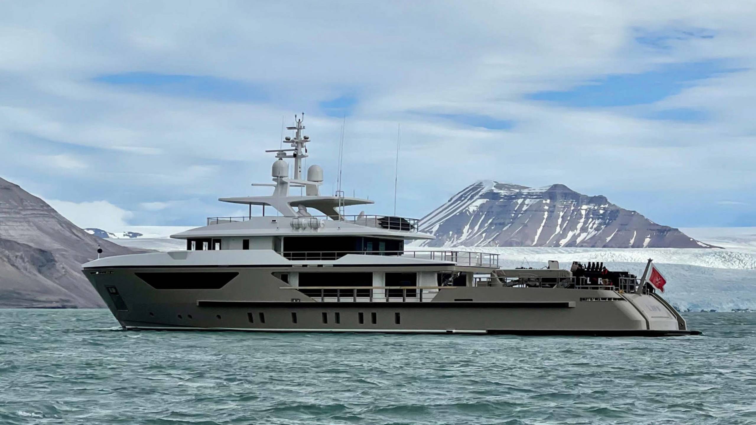 lars expedition yacht