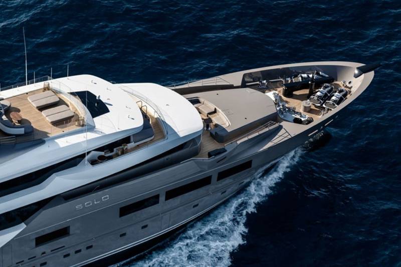 yacht in casino royale