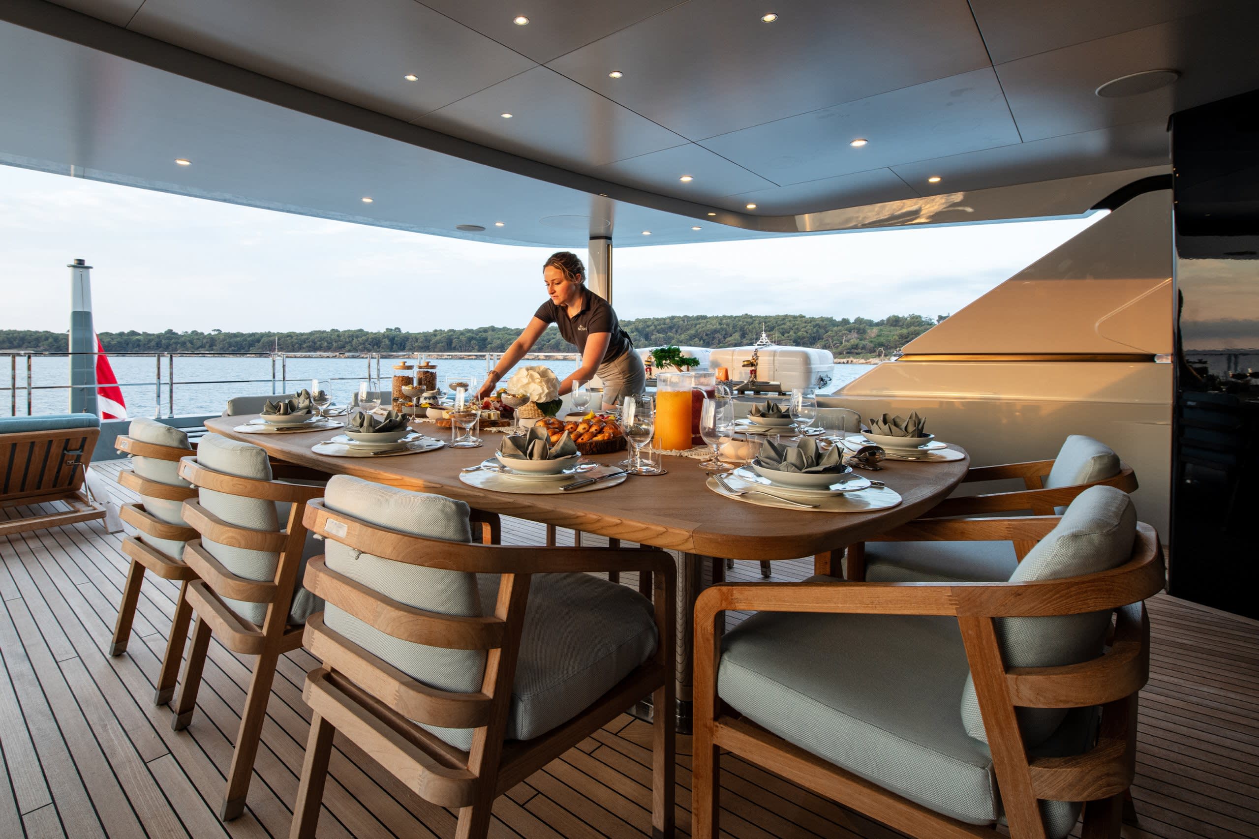home luxury yacht charter