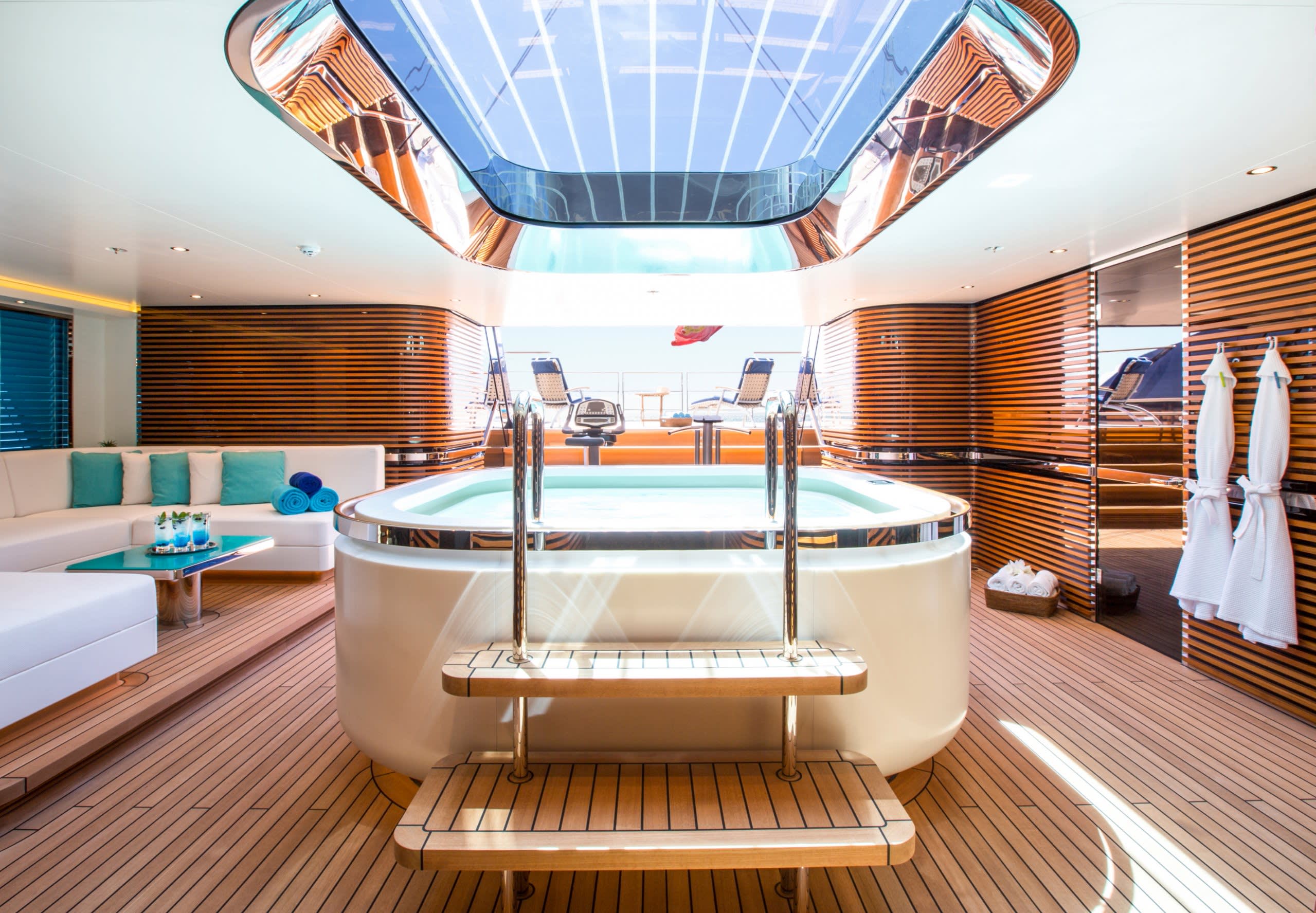 who owns aquijo yacht
