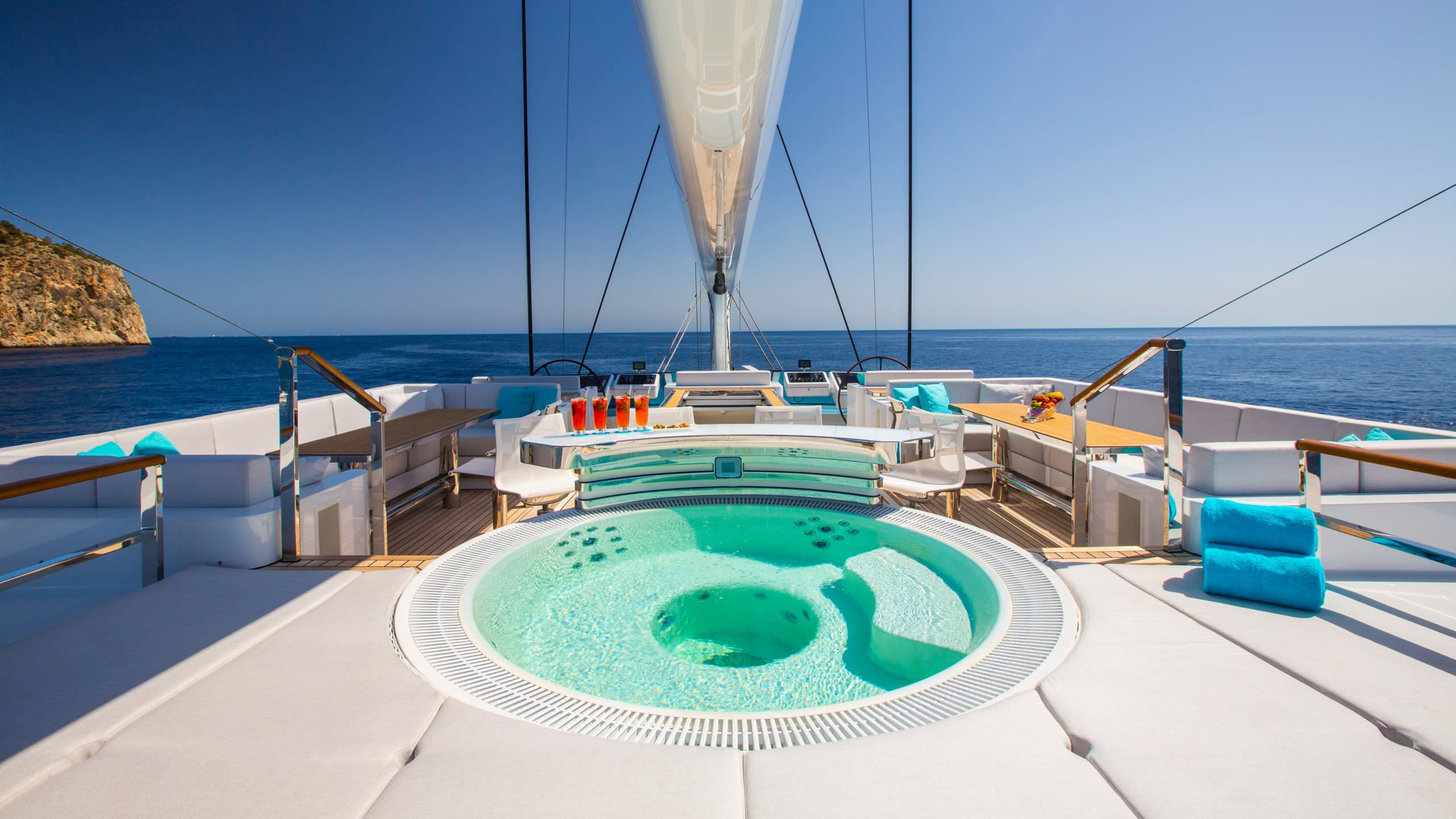 who owns aquijo yacht